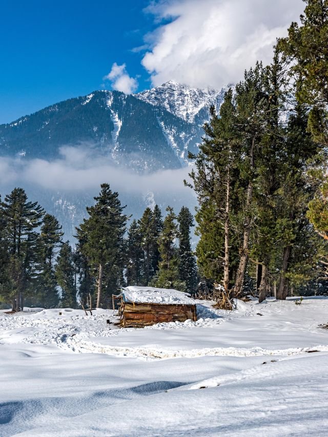 Read more about the article Top 10 Spots to Visit in Winter Season in India